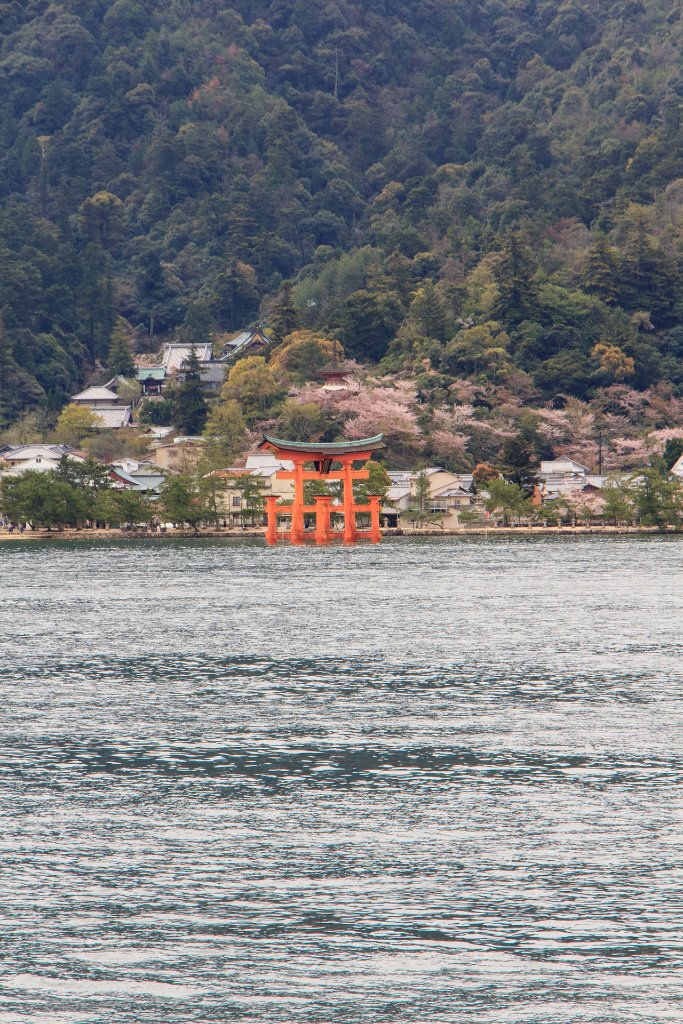01-The great Torii of Itsukushima-jinja.jpg